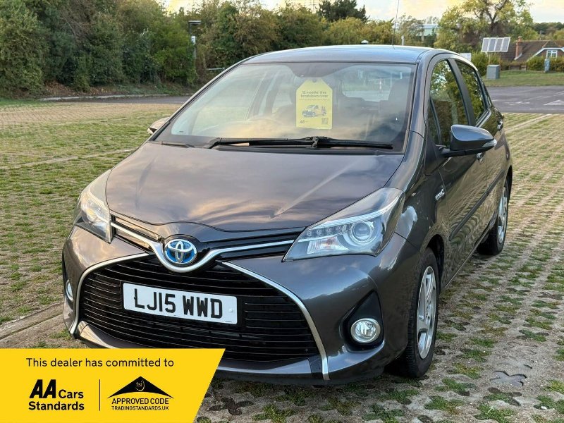 2015 TOYOTA YARIS 1.5 VVT H EXCEL HATCHBACK 5DR PETROL HYBRID E CVT EURO 6... photo