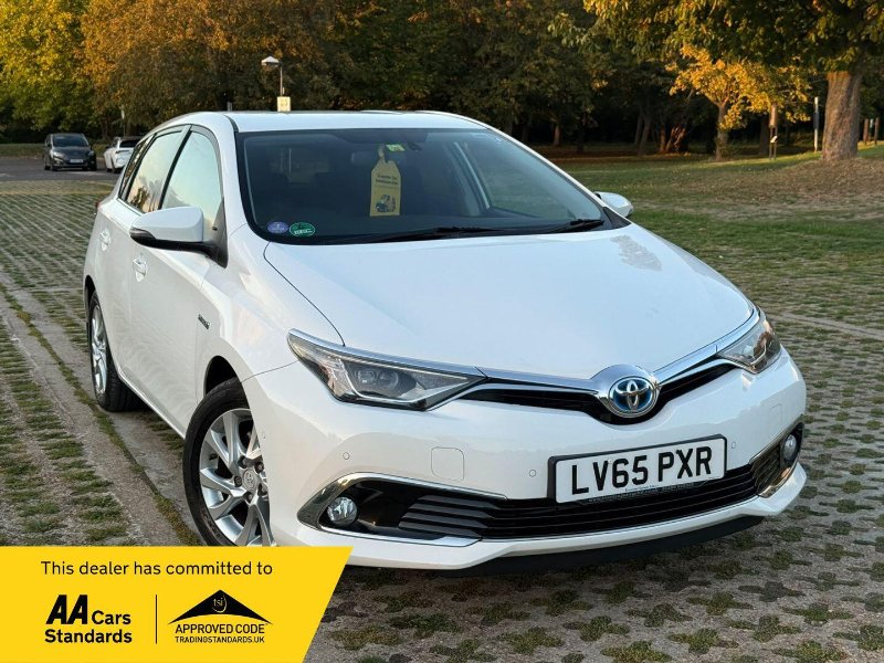 2015 TOYOTA AURIS 1.8 VVT H EXCEL HATCHBACK 5DR PETROL HYBRID CVT EURO 6 S... photo